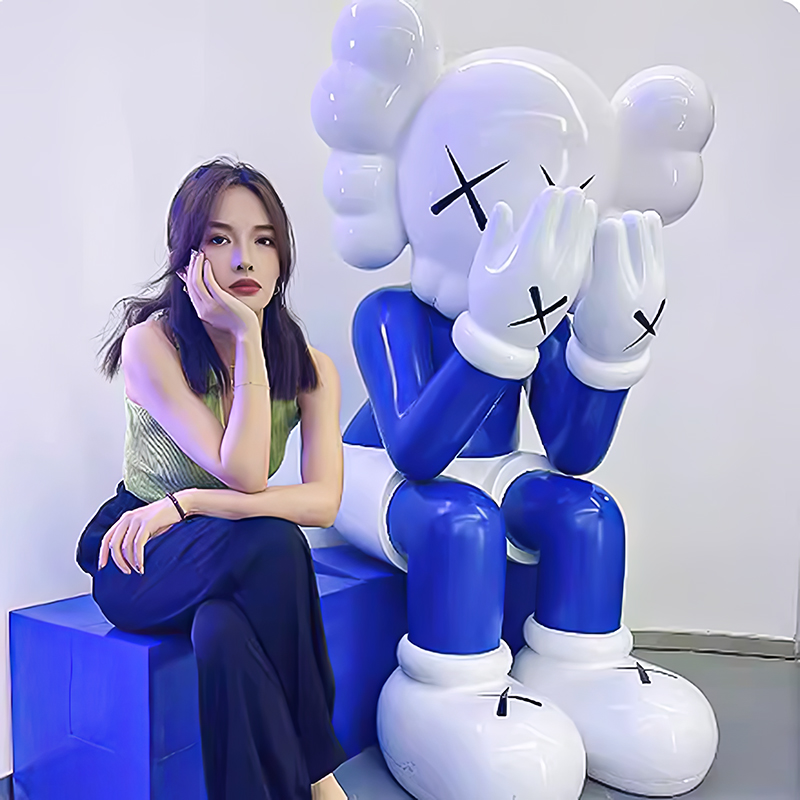 Electroplating Color Life Size Kaws Sculpture