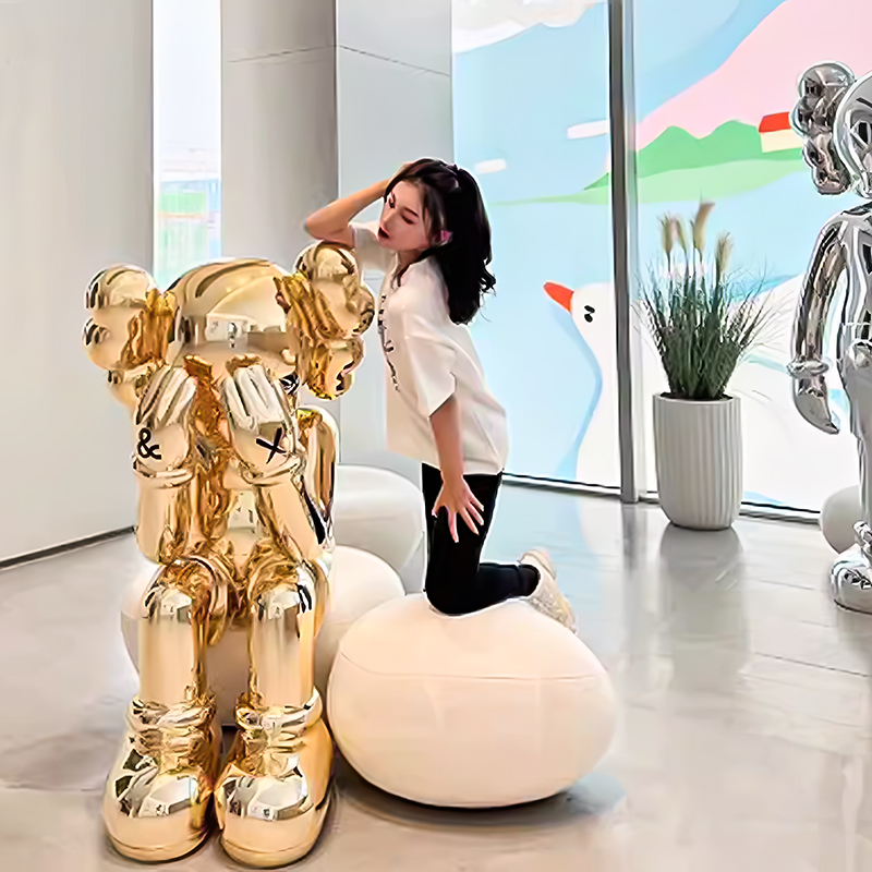 Electroplating Color Life Size Kaws Sculpture